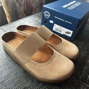 NIB White Mountain Footbeds Bassi Mary Jane Clogs Genuine Leather Tan